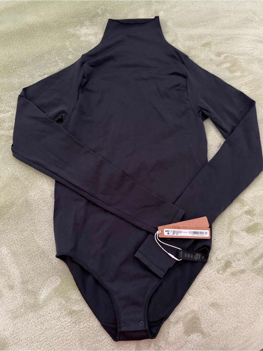 SKIMS ESSENTIAL MOCK NECK LONG SLEEVE BODYSUIT - Size S/M